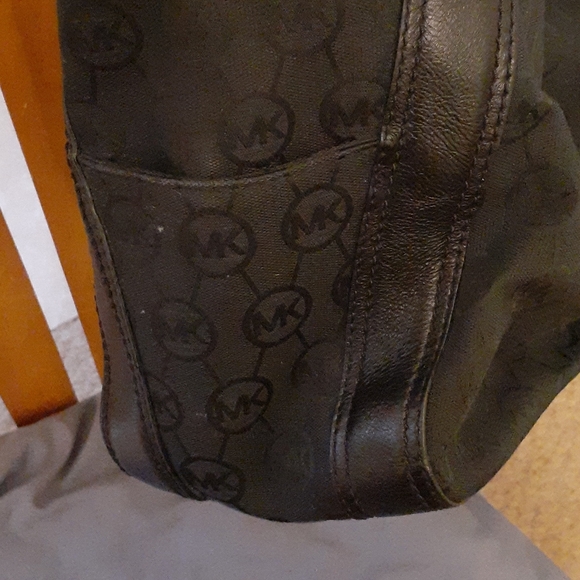 Micheal kors handbag - Picture 9 of 10